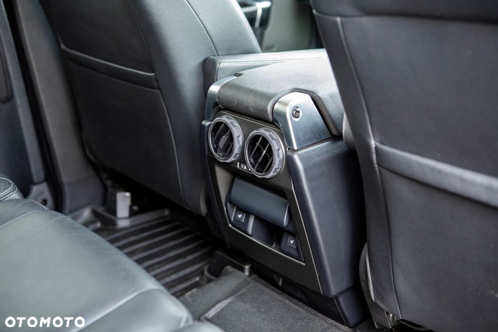 Land Rover Discovery 3.0 SD V6 HSE - 29