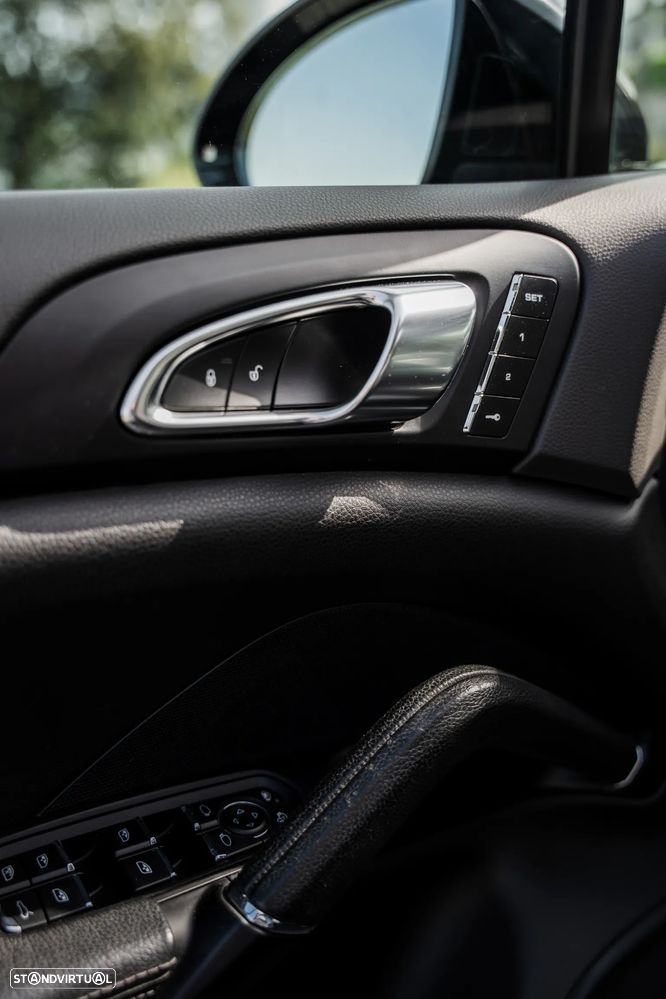 Porsche Cayenne Platinum Edition - 33