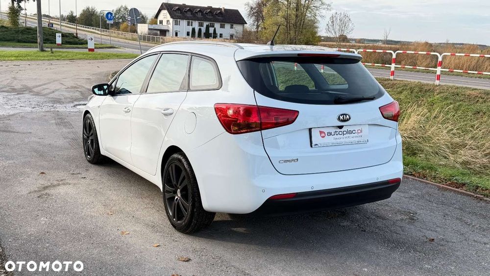 Kia Ceed - 31