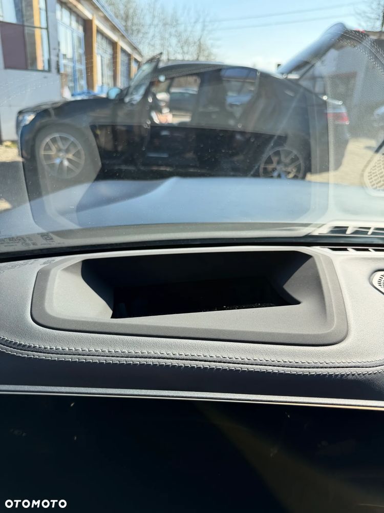 BMW Seria 3 330e xDrive M Sport - 23