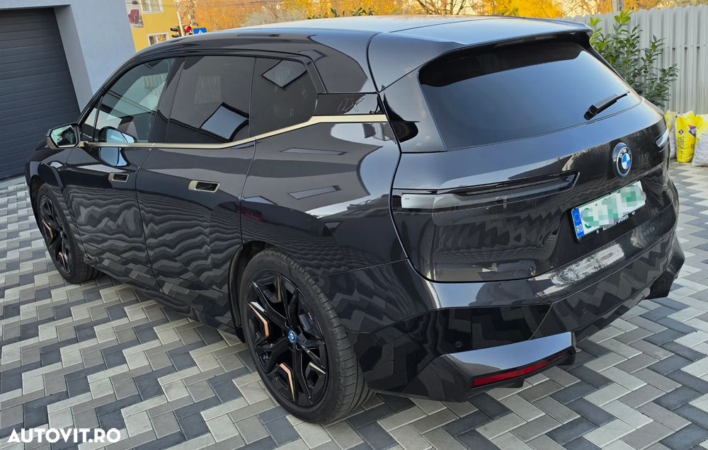 BMW iX - 14