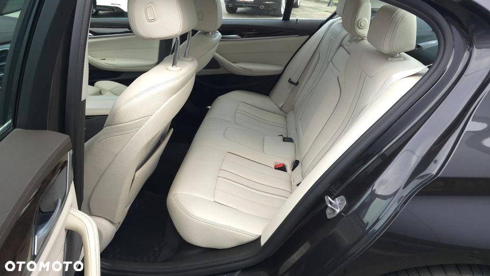 BMW Seria 5 530i Luxury Line - 29
