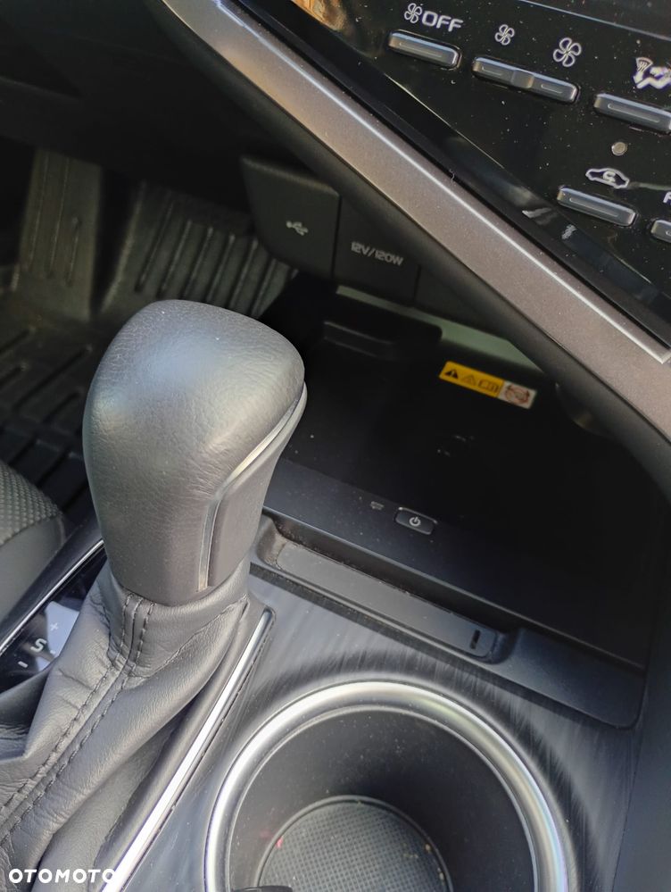Toyota Camry 2.5 Hybrid Executive CVT - 32