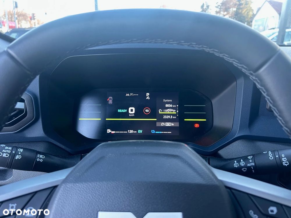 Dacia Duster 1.6 Full Hybrid 140 Journey MMT - 10