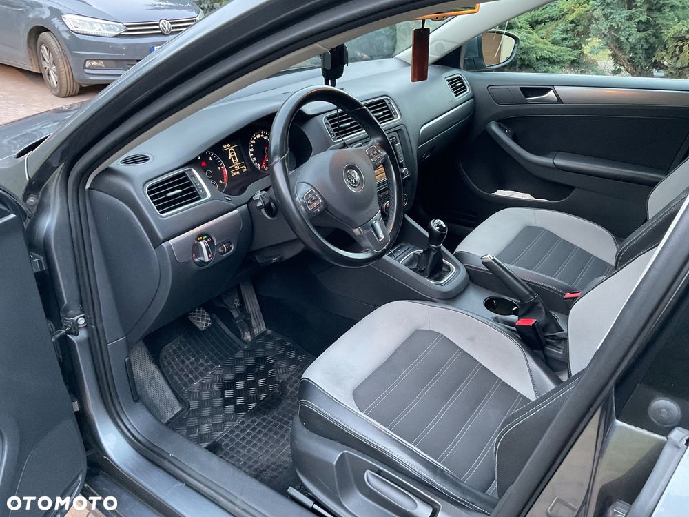 Volkswagen Jetta 1.6 TDI Highline - 10