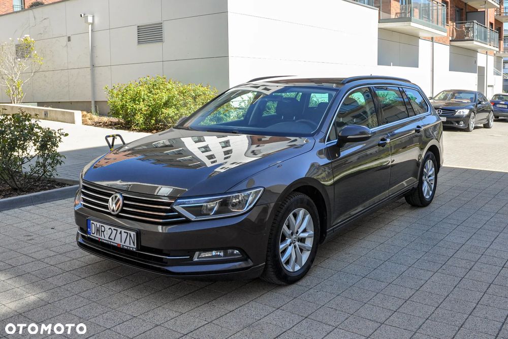 Volkswagen Passat - 1