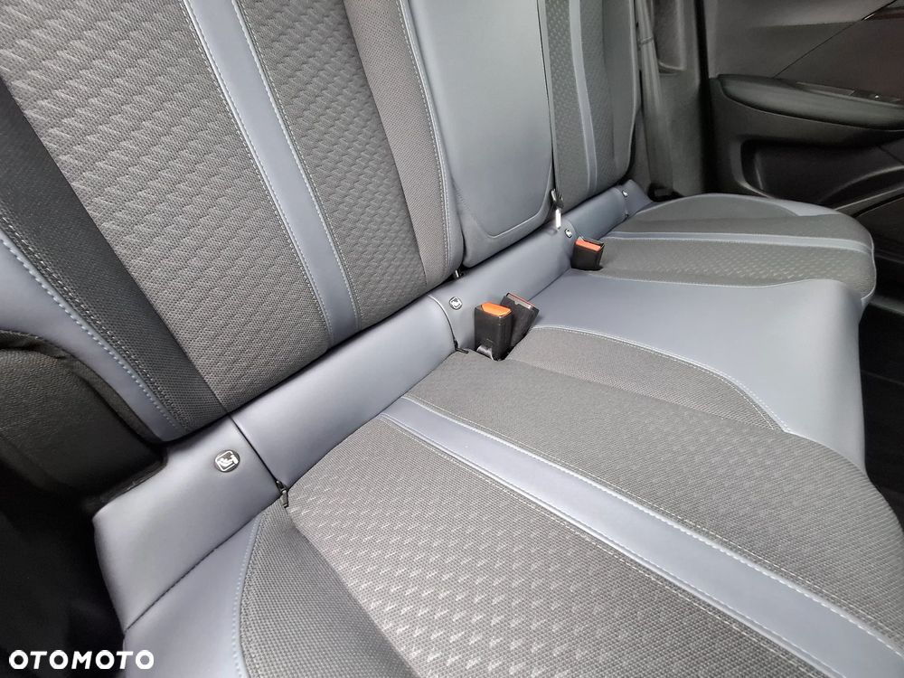 Peugeot 2008 1.2 PureTech Allure S&S EAT8 - 17