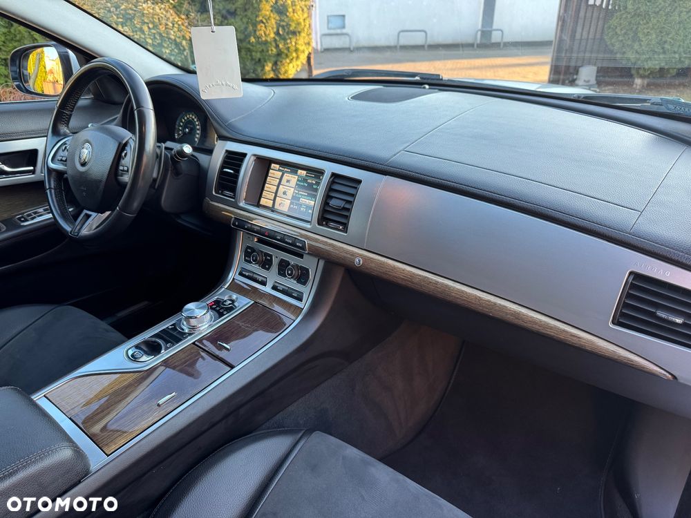 Jaguar XF 2.2 D Premium Luxury - 14