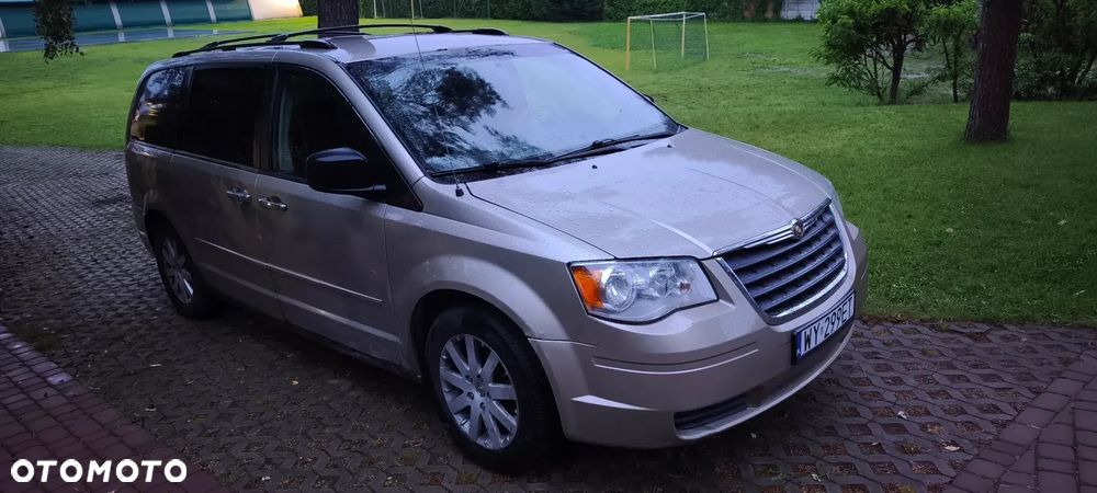 Chrysler Town & Country - 2