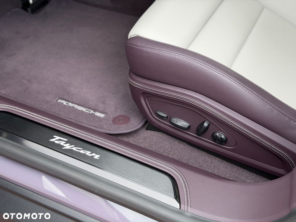 Porsche Taycan 105kWh Performance Plus - 11