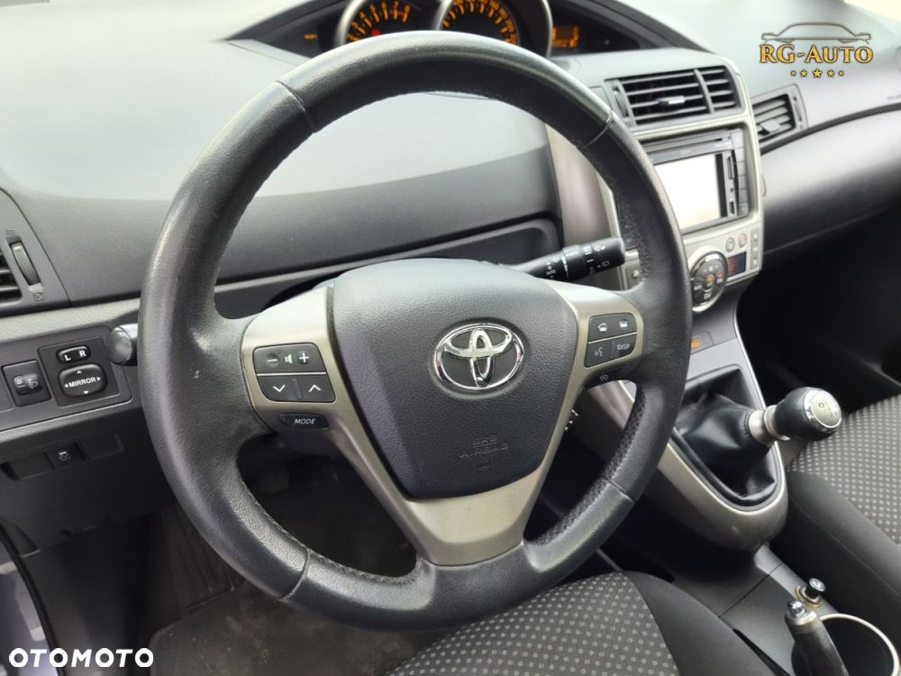 Toyota Verso - 32