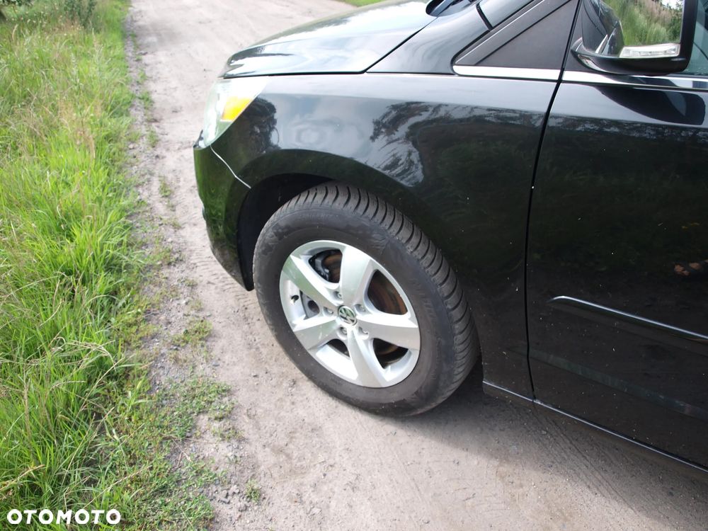 Volkswagen Routan - 14