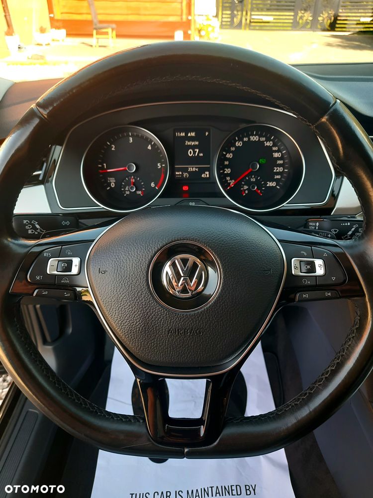 Volkswagen Passat - 11