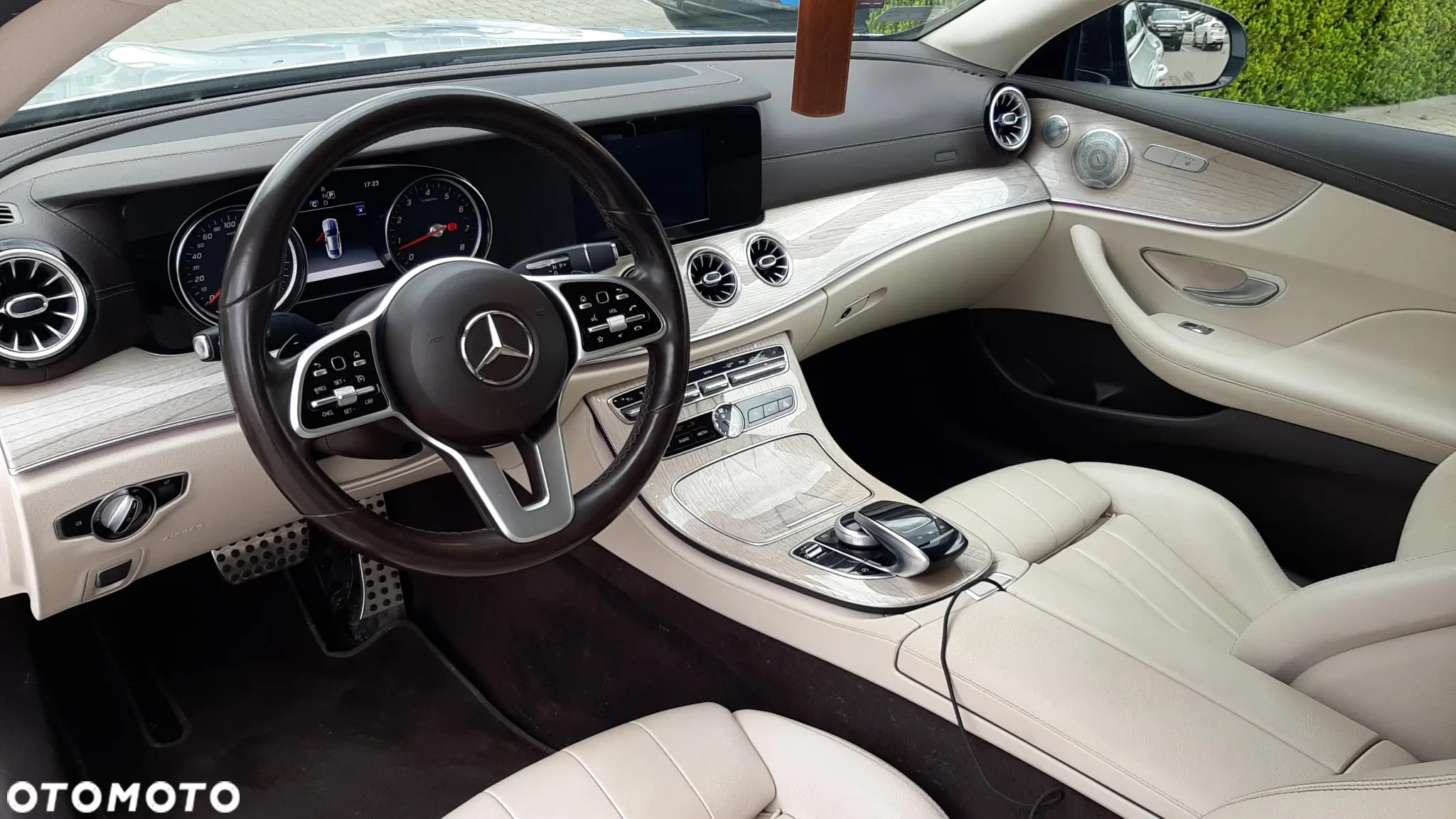 Mercedes-Benz Klasa E 350 Coupe 9G-TRONIC - 13