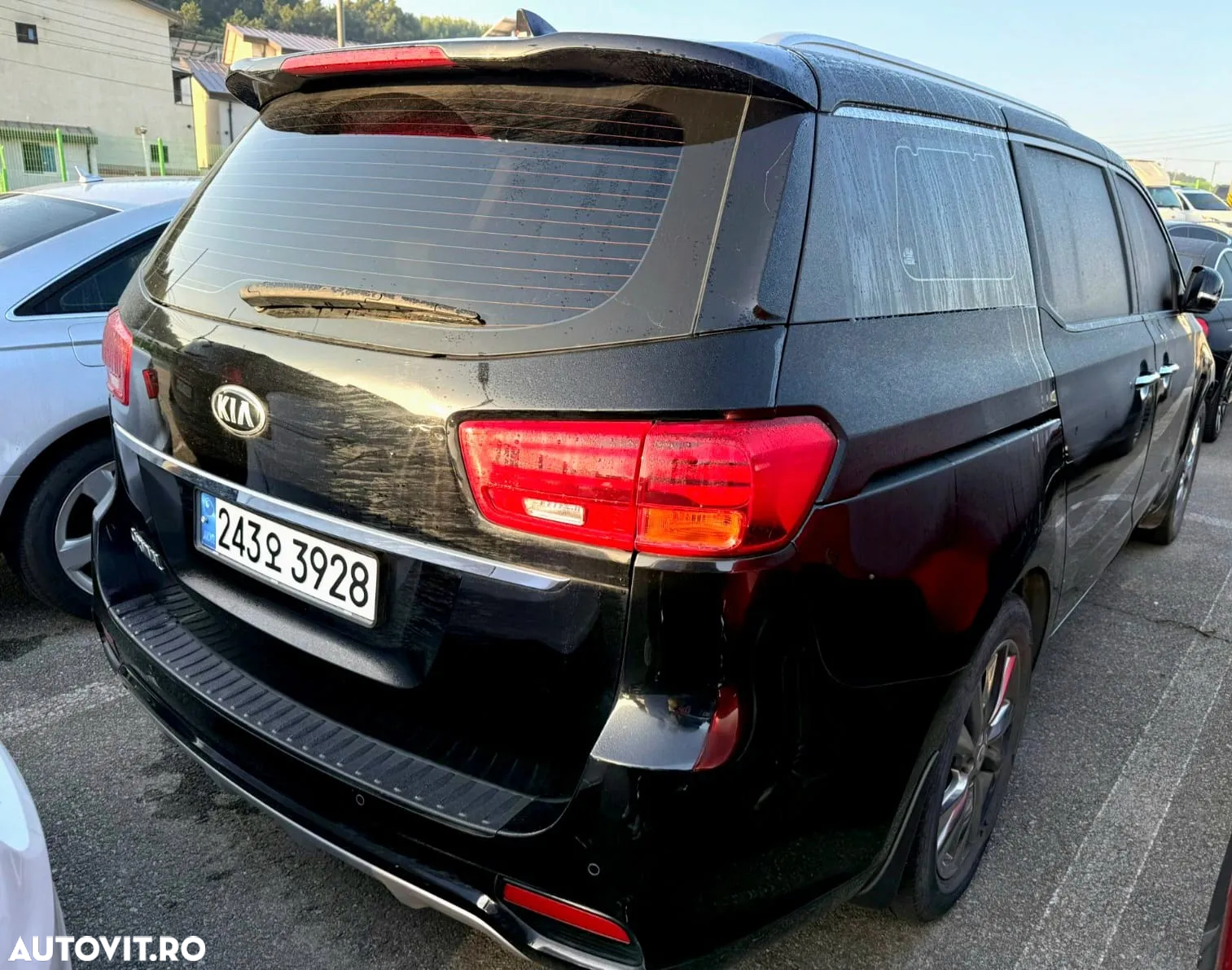 Kia Carnival - 2