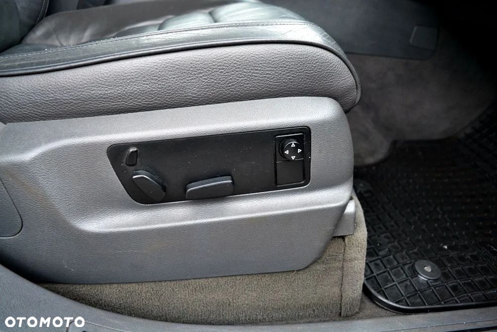 Volkswagen Touareg 3.2 V6 Automatik - 22