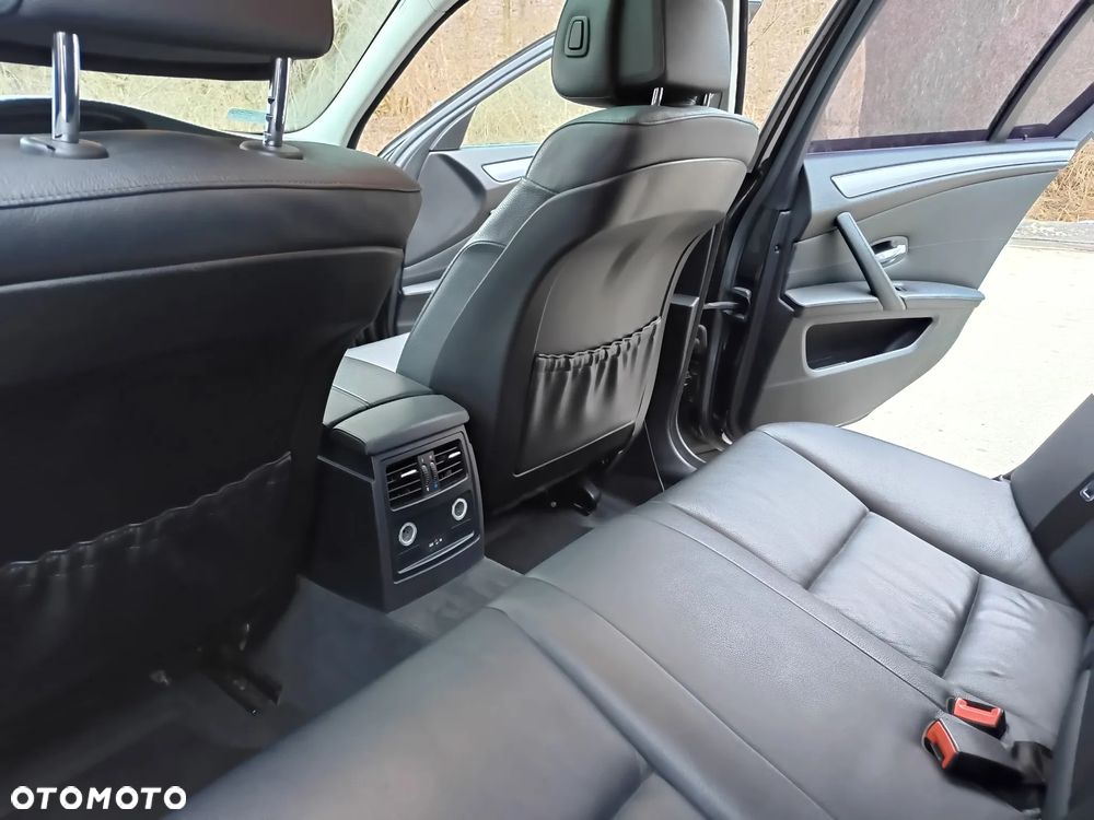 BMW Seria 5 525d - 13