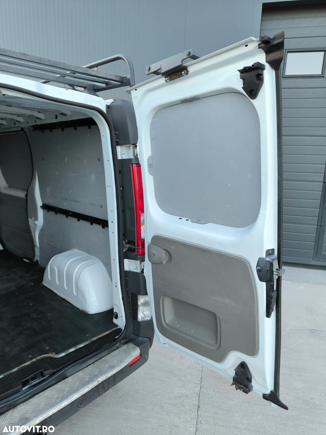 Opel Vivaro - 17