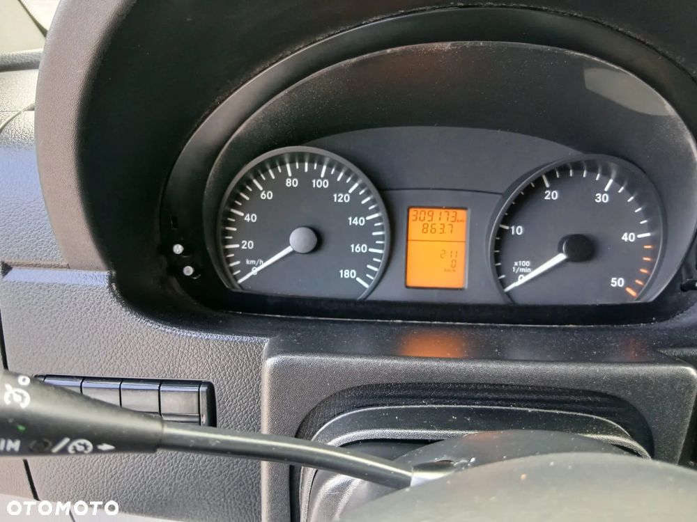 Mercedes-Benz Sprinter - 13