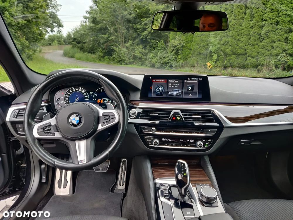 BMW Seria 5 520d Touring M Sport Edition - 10