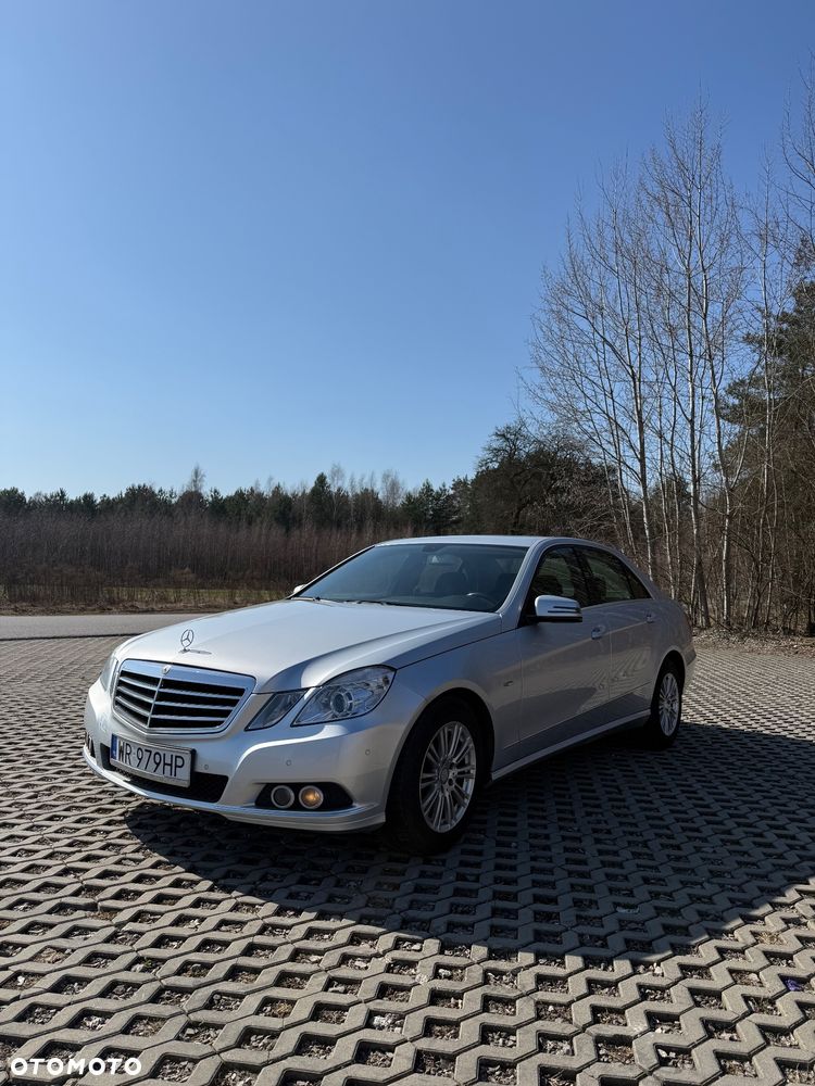 Mercedes-Benz Klasa E 220 CDI DPF BlueEFFICIENCY Automatik Elegance - 4