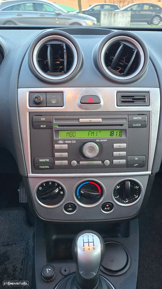 Ford Fiesta 1.25 Ghia - 13