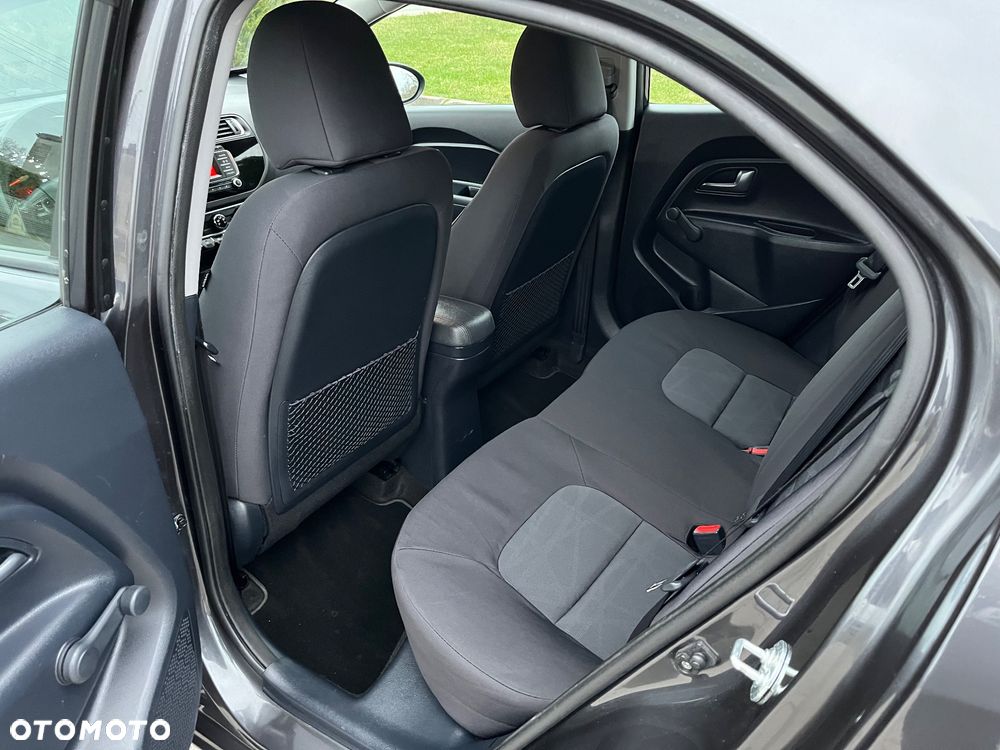 Kia Rio 1.2 Attract - 10