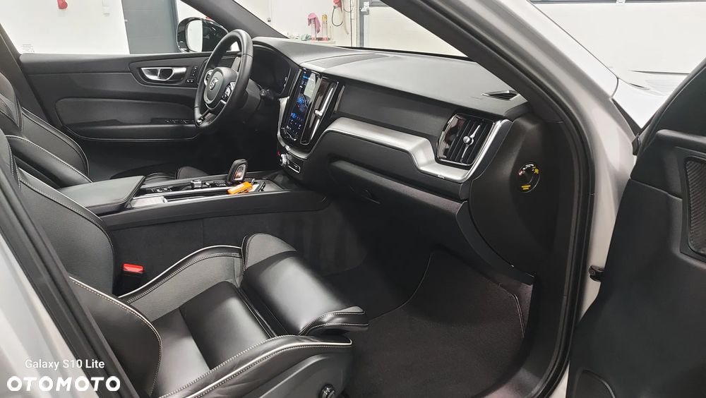 Volvo XC 60 B4 D AWD Ultimate Dark - 8