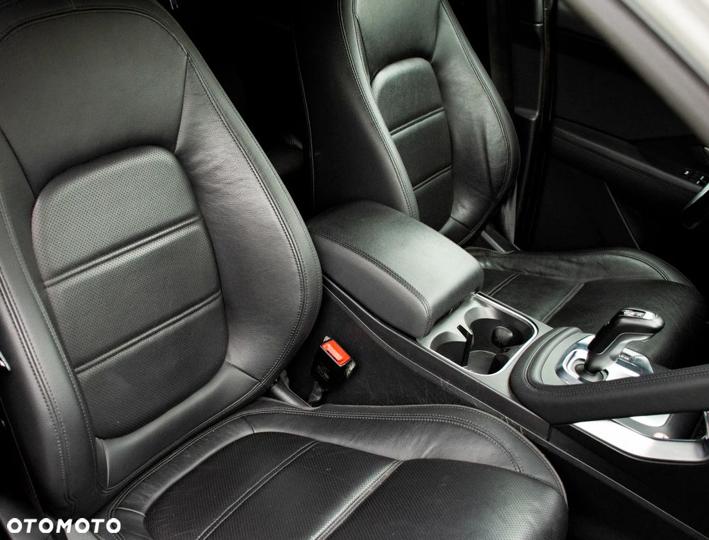 Jaguar E-Pace P250 AWD R-Dynamic S - 23