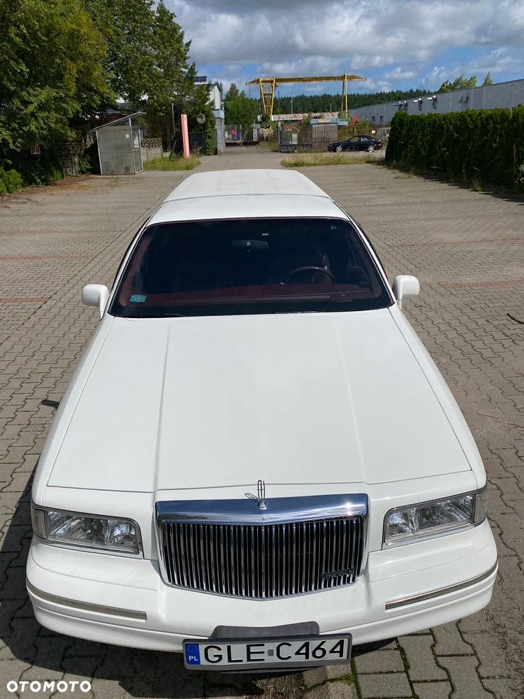 Lincoln Town Car ver-4-6-executive - 8