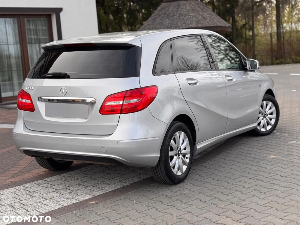 Mercedes-Benz Klasa B 180 (BlueEFFICIENCY) - 27