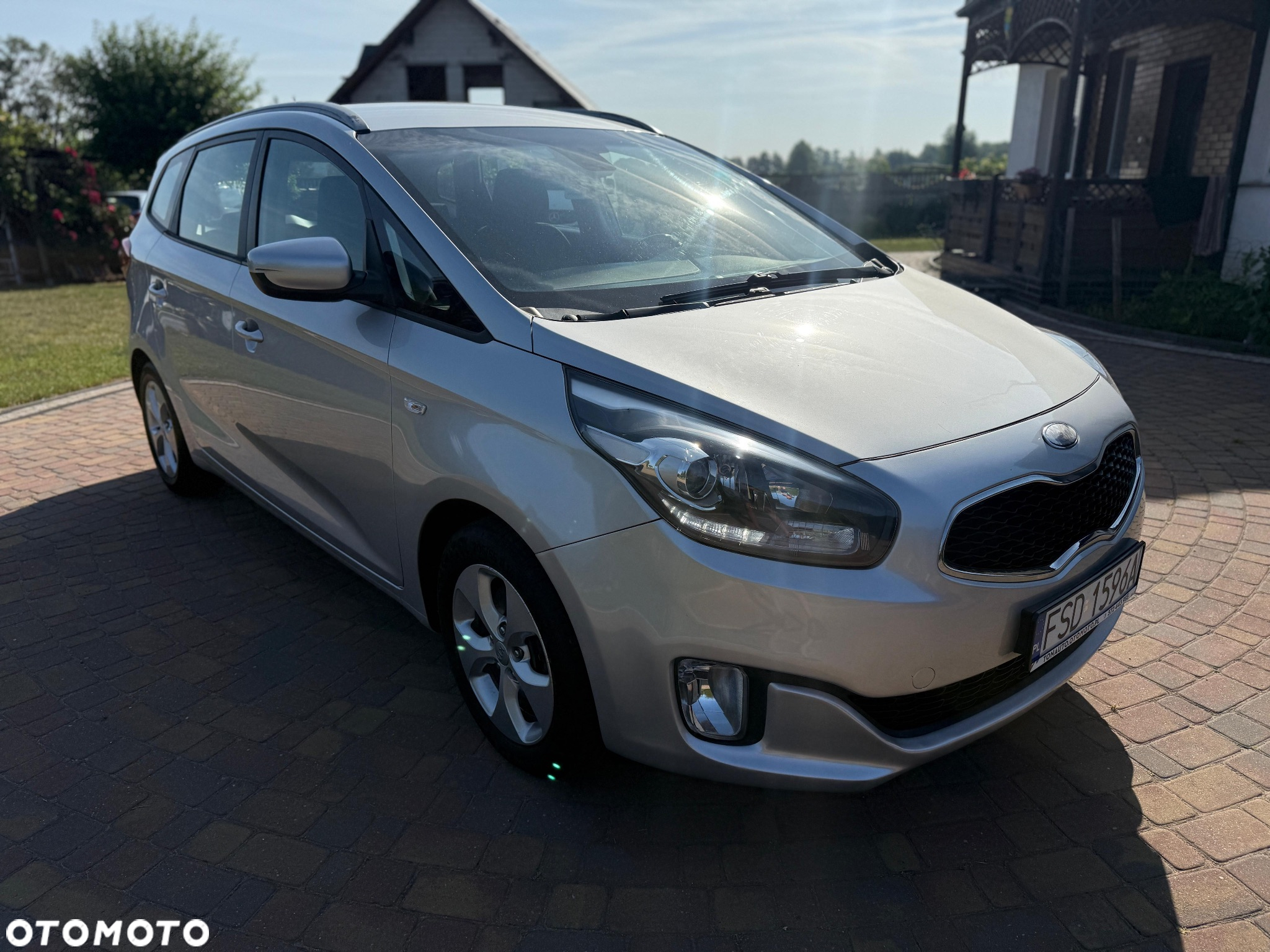 Kia Carens - 12