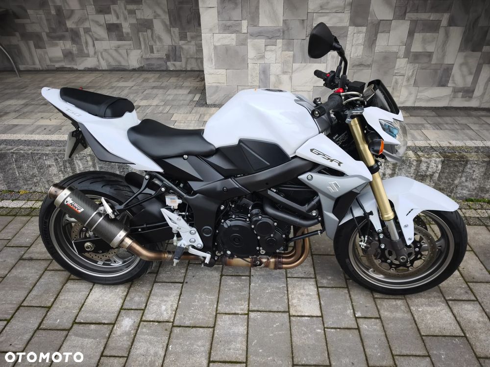 Suzuki GSR - 17