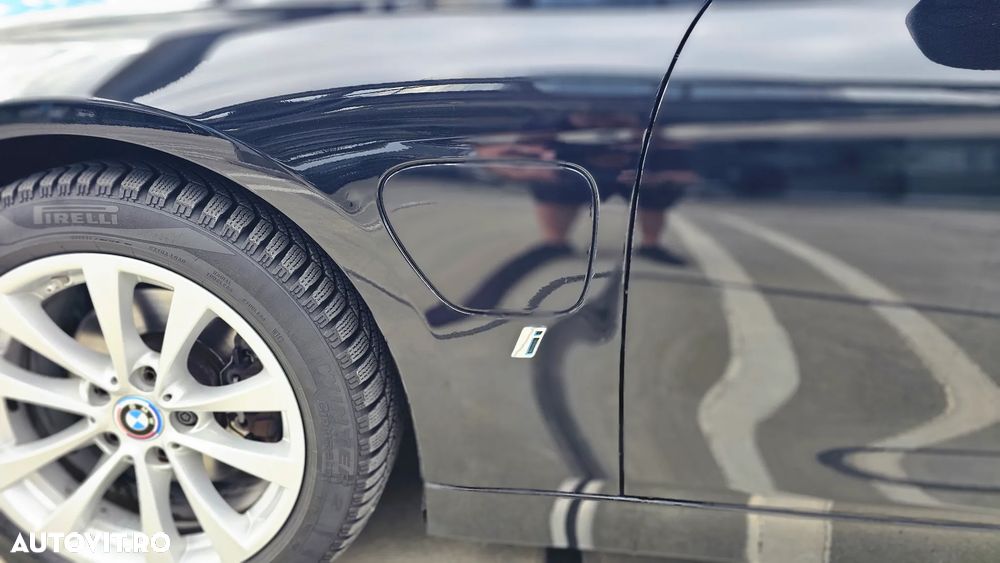 BMW Seria 3 330e iPerformance Luxury Line - 27
