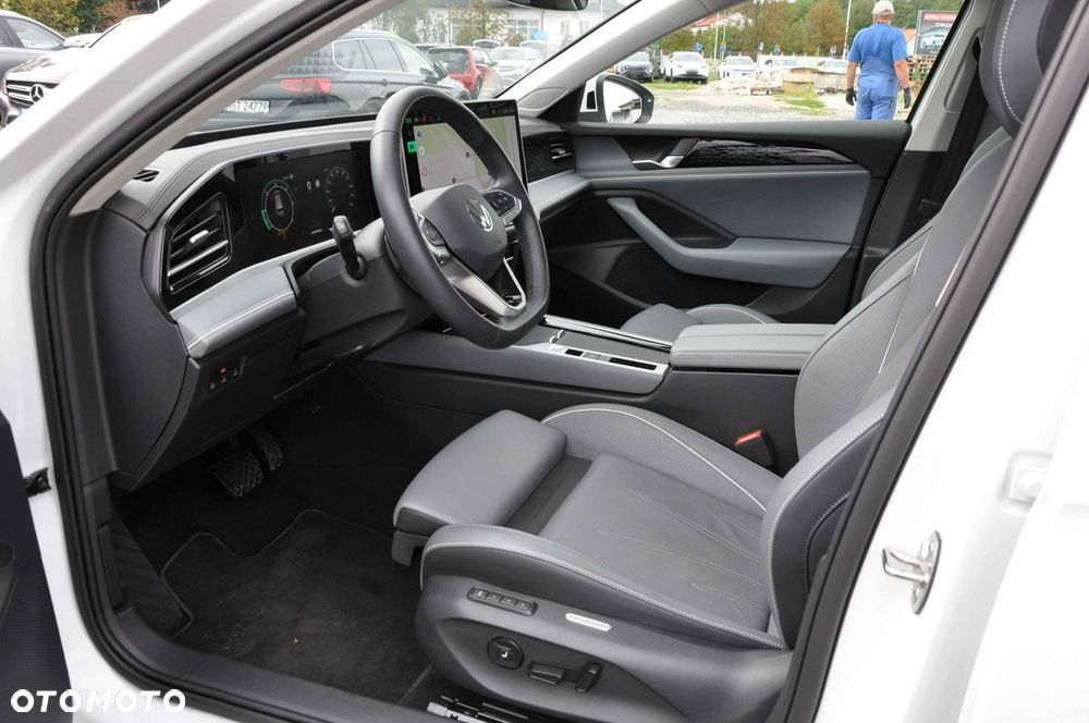 Volkswagen Passat Variant 2.0 TDI SCR DSG Elegance - 18