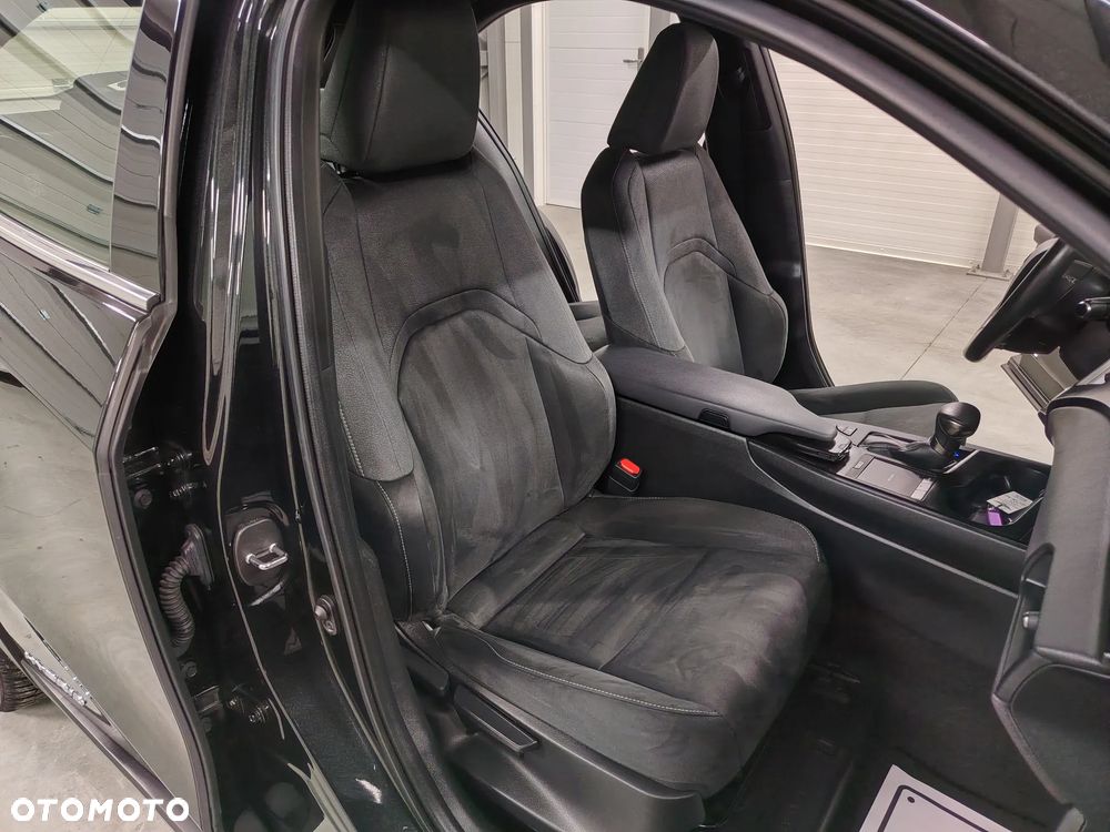 Lexus UX 250h Elegance 2WD - 29