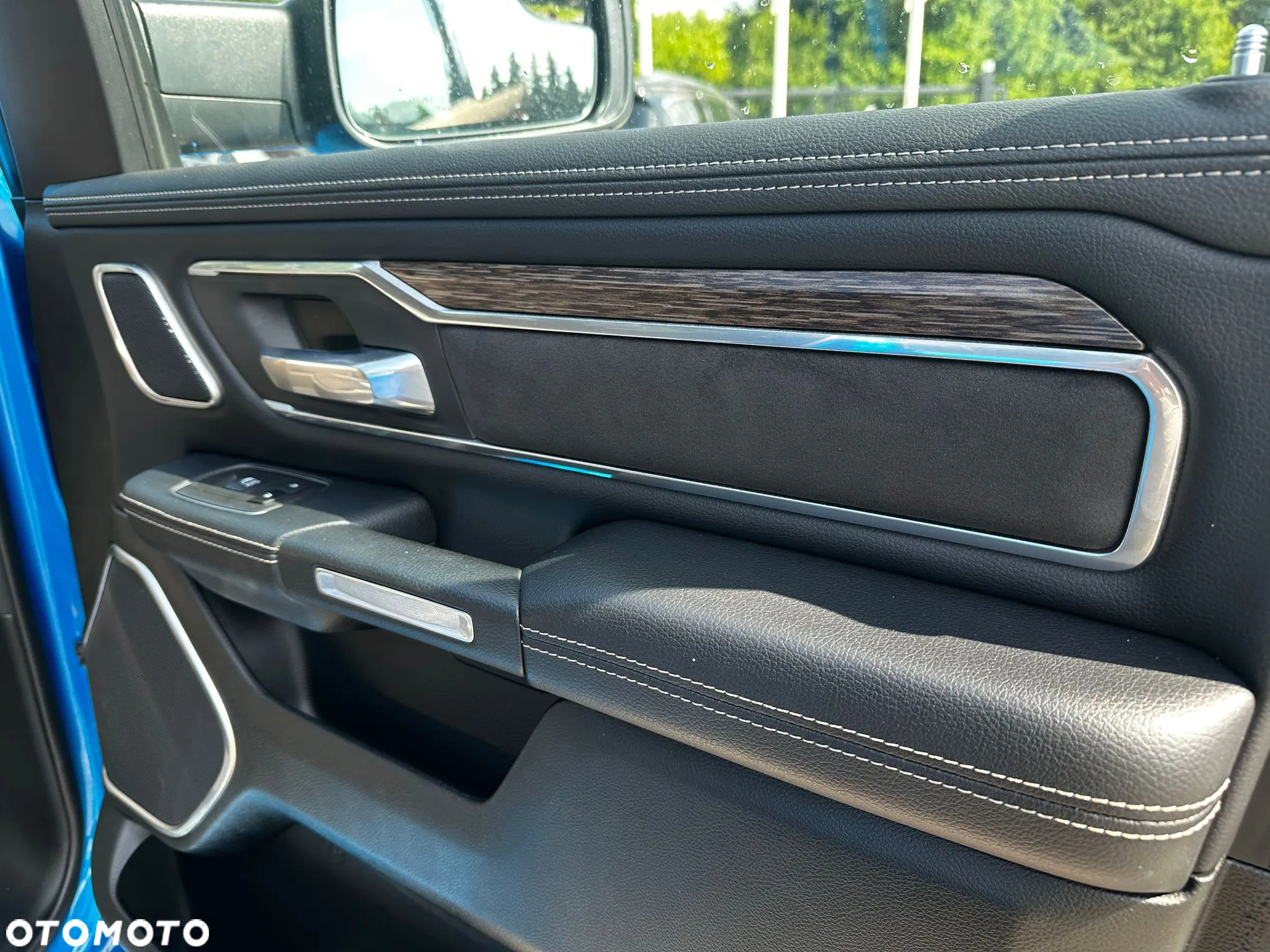 RAM 1500 Crew Cab Laramie - 24