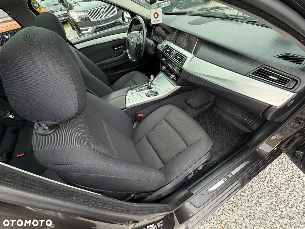 BMW Seria 5 520d xDrive - 32
