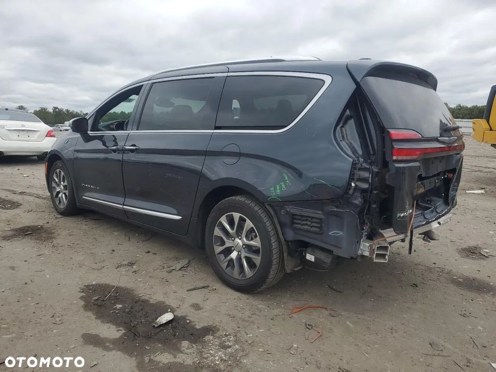 Chrysler Pacifica - 3