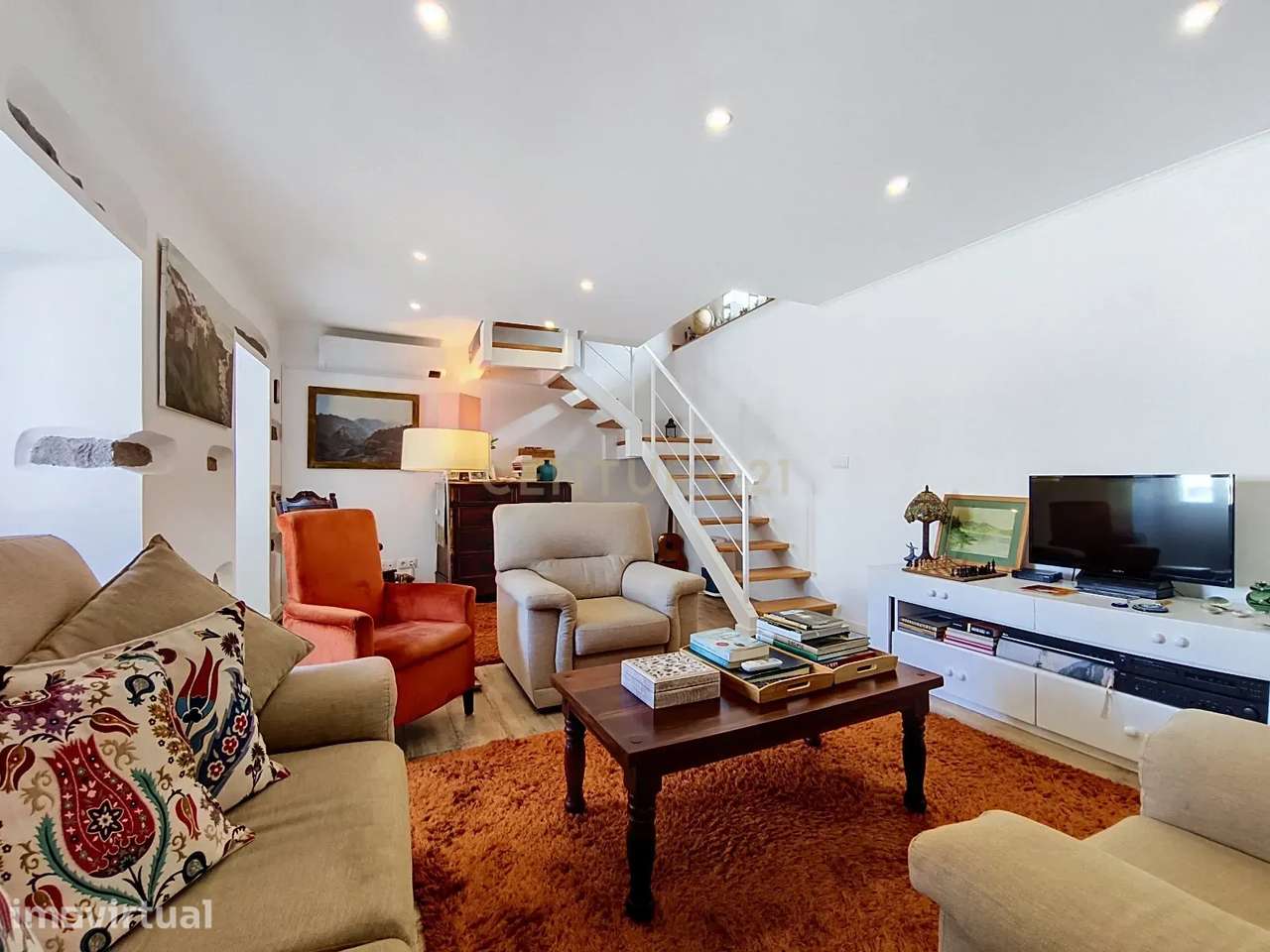 Moradia T2 Totalmente Renovada em Ponta Delgada – Pronta a Habitar! - Grande imagem: 2/20