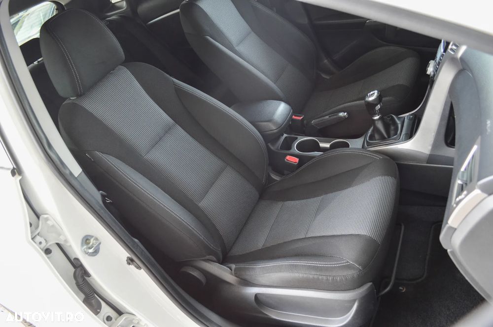 Hyundai i30 1.4 CRDi DPF 5DR Comfort - 19