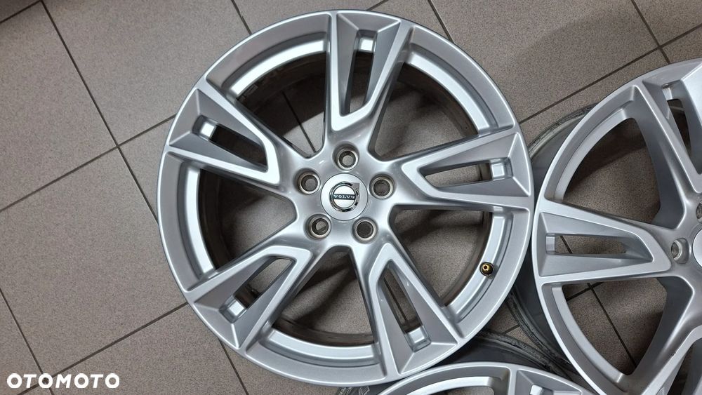 Felgi Aluminiowe 18 Volvo XC 60 5x108 ET 50.5 - 11