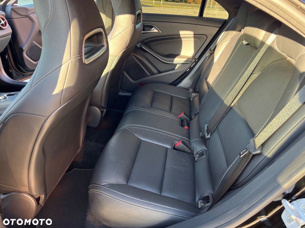 Mercedes-Benz CLA 200 7G-DCT AMG Line - 14