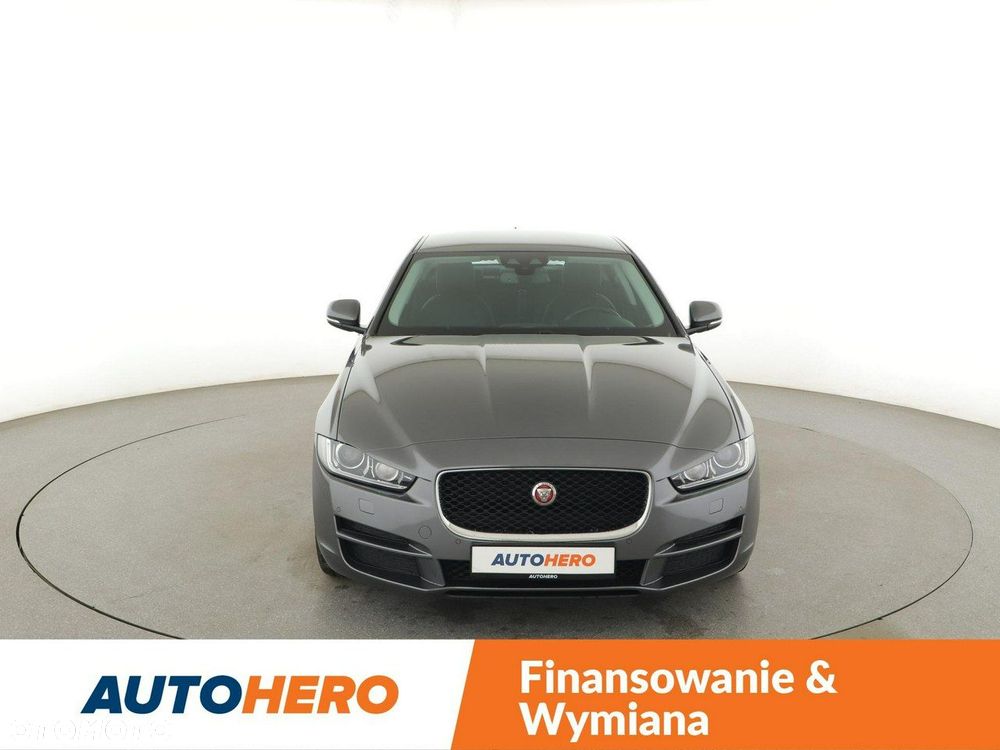 Jaguar XE - 12