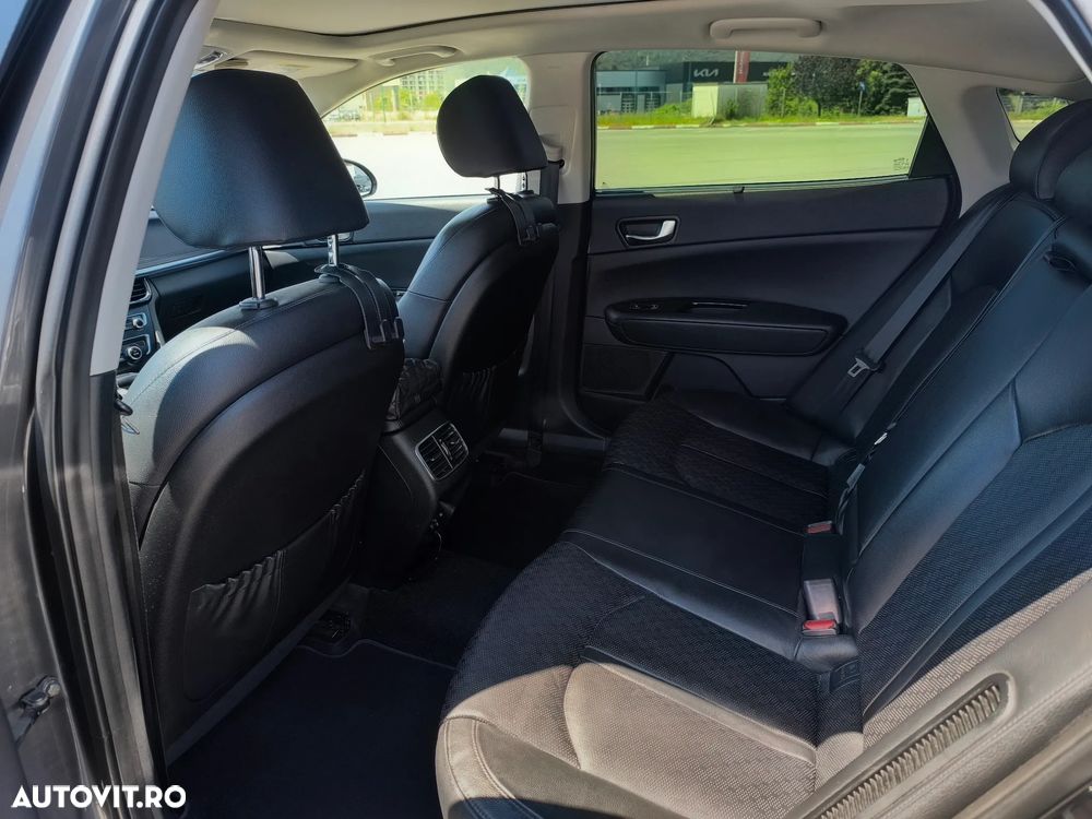 Kia Optima - 11