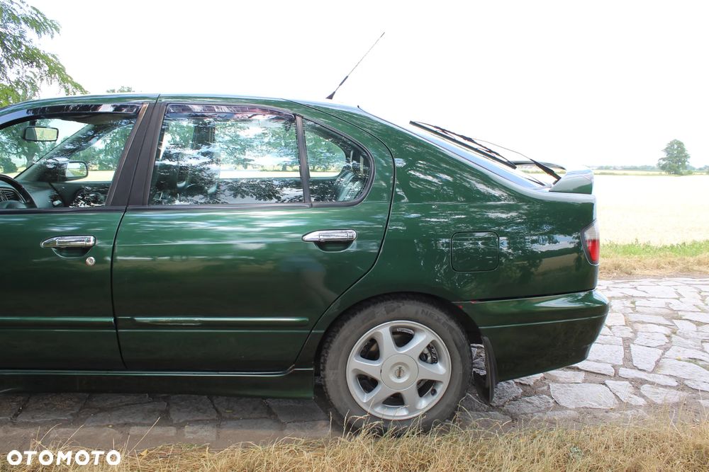 Nissan Primera 2.0 SGX - 10