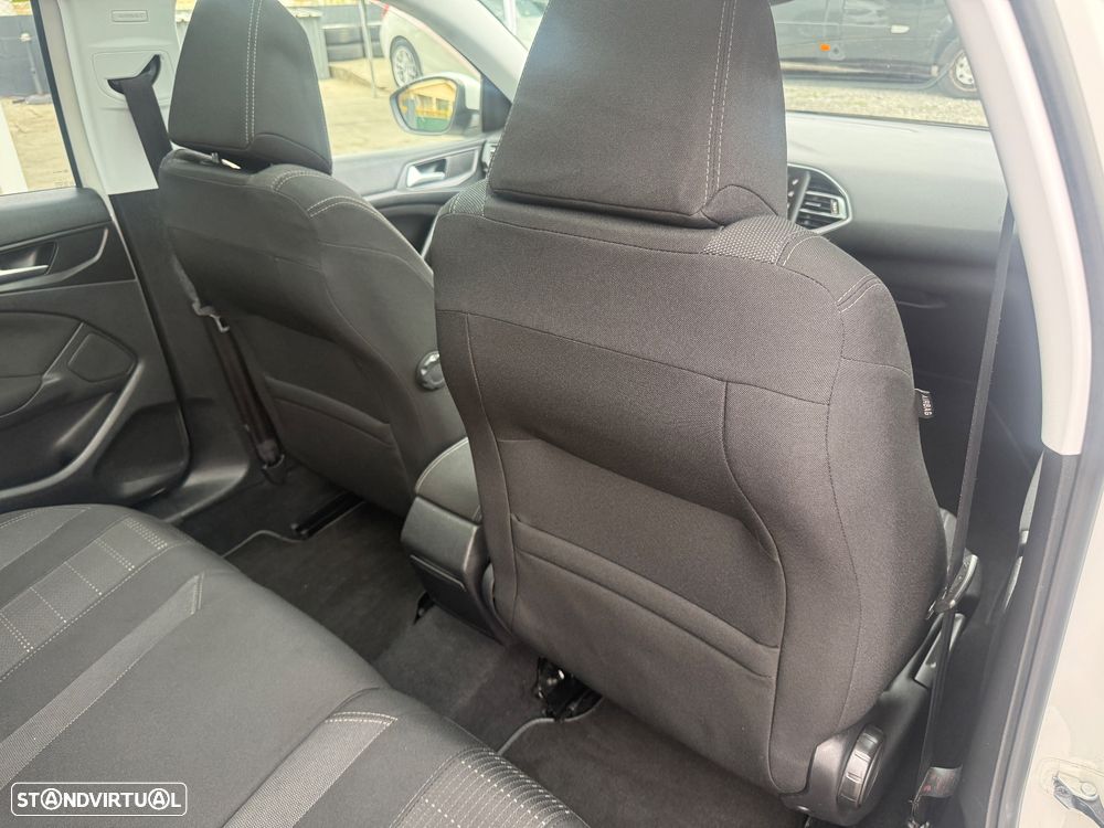 Peugeot 308 SW 1.6 BlueHDi Allure - 23