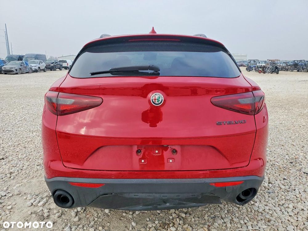 Alfa Romeo Stelvio - 7