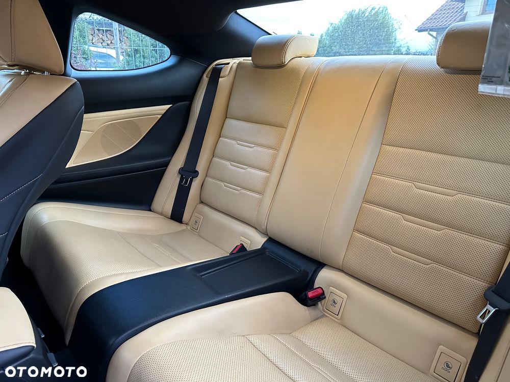 Lexus RC 200t / 300 F Sport - 12