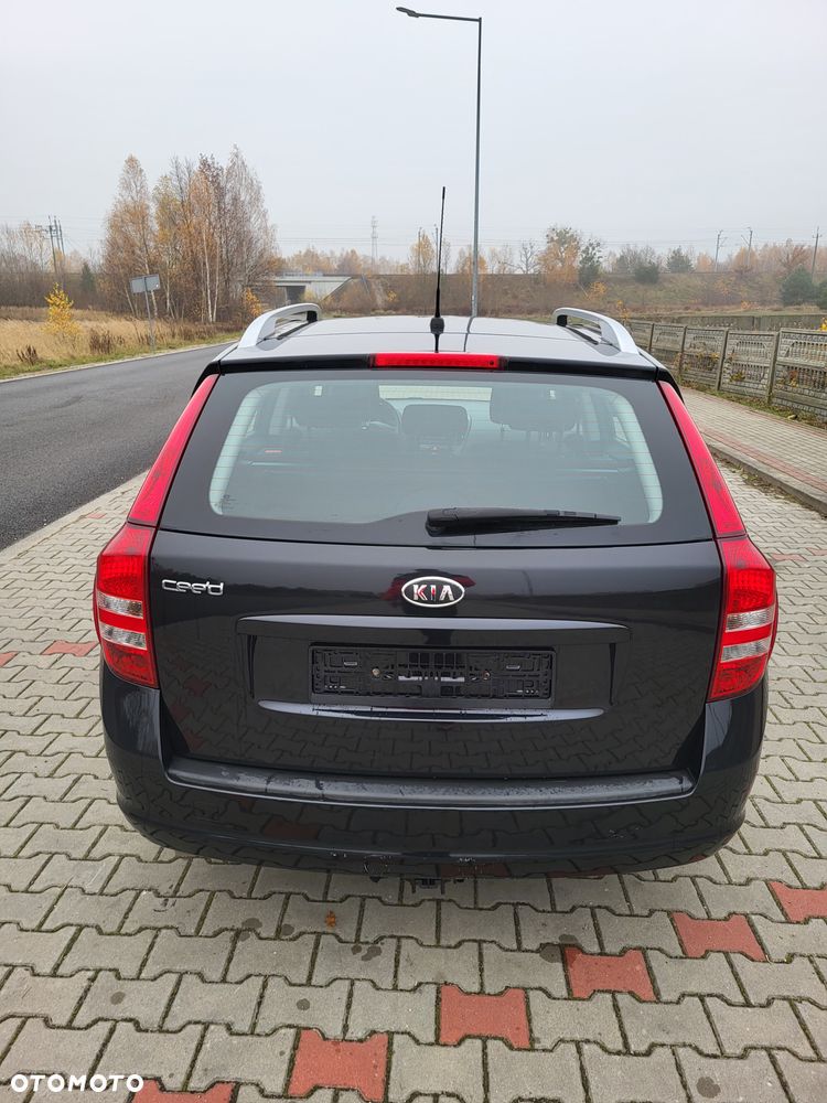 Kia Ceed - 14